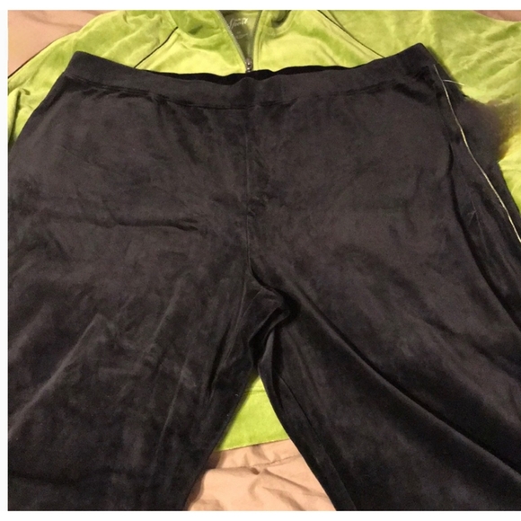 🍂 VELOUR BLACK AND GREEN APPLE TRACK SUIT - Picture 2 of 6